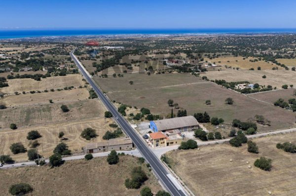 negozio in vendita a Ragusa in zona Marina