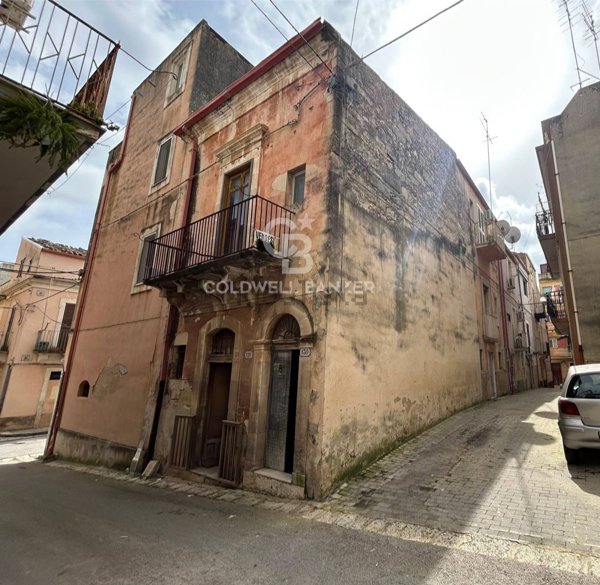 pentavano in vendita a Ragusa