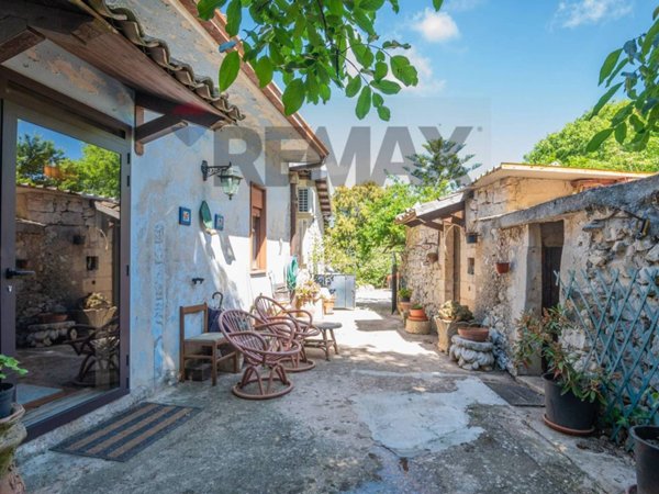 casa indipendente in vendita a Ragusa