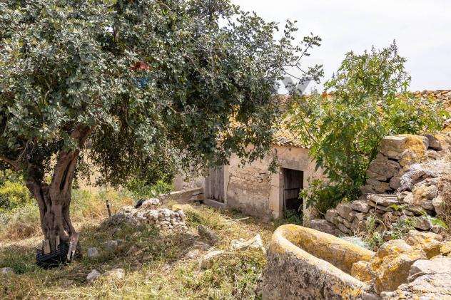 negozio in vendita a Ragusa in zona Donnafugata