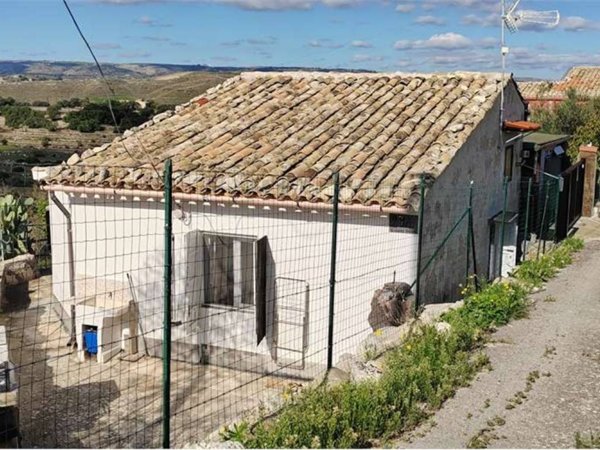 casa indipendente in vendita a Ragusa in zona Ibla