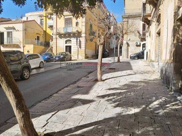 casa indipendente in vendita a Ragusa in zona Ragusa Centro