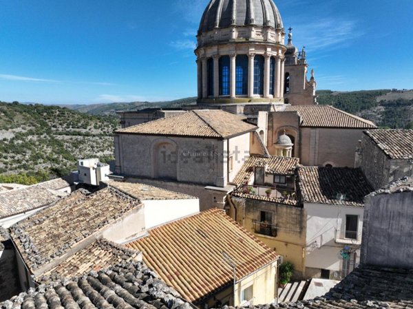 casa indipendente in vendita a Ragusa in zona Ibla