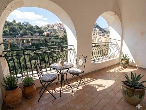 casa indipendente in vendita a Ragusa in zona Ibla