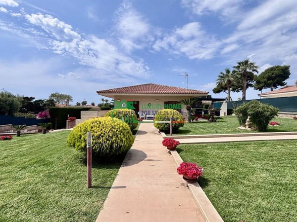 casa indipendente in vendita a Ragusa in zona Marina