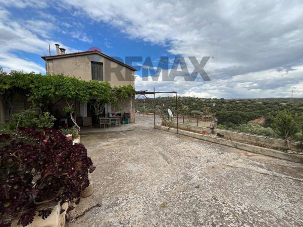 casa indipendente in vendita a Ragusa in zona Marina