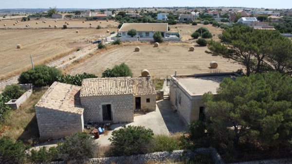 casale in vendita a Ragusa in zona Marina