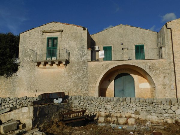 casa indipendente in vendita a Ragusa in zona Marina