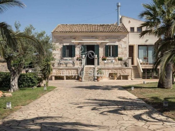casa indipendente in vendita a Ragusa in zona Donnafugata