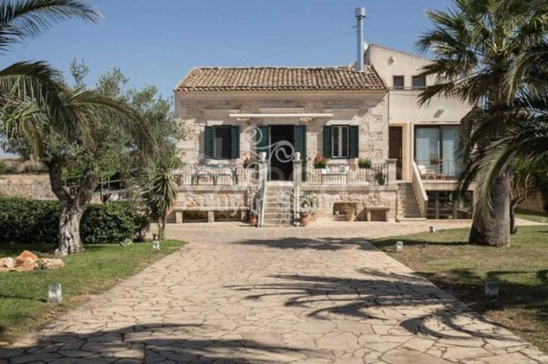 casa indipendente in vendita a Ragusa