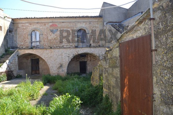 casa indipendente in vendita a Ragusa
