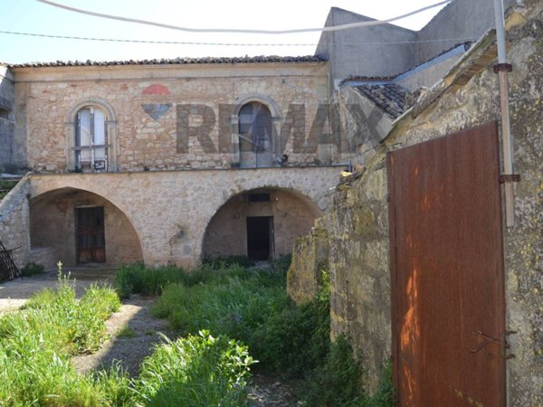 casa indipendente in vendita a Ragusa