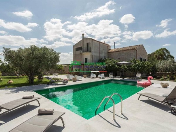 casa indipendente in vendita a Ragusa in zona Marina