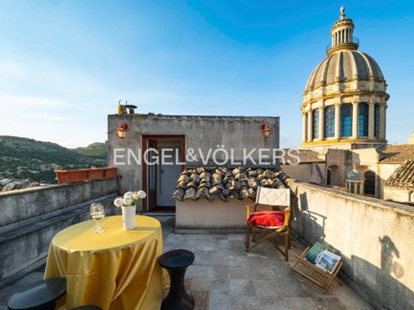 casa indipendente in vendita a Ragusa in zona Ibla