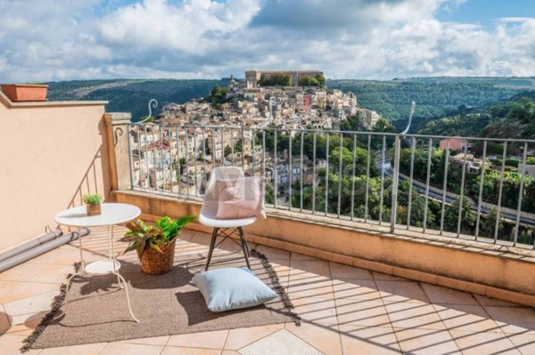 casa indipendente in vendita a Ragusa in zona Ibla