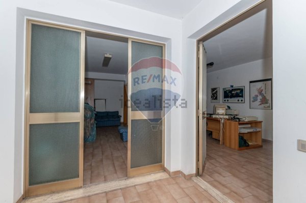 locale commerciale in vendita a Ragusa