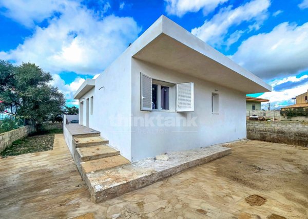 casa indipendente in vendita a Ragusa in zona Marina