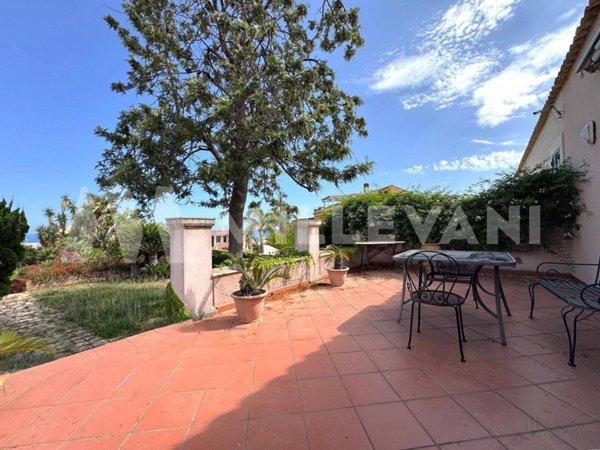 casa indipendente in vendita a Ragusa in zona Marina