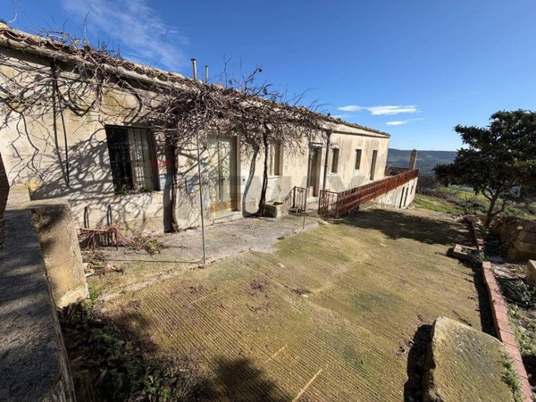 casa indipendente in vendita a Ragusa in zona San Giacomo / Bellocozzo