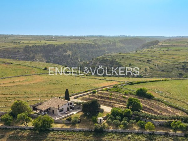 casa indipendente in vendita a Ragusa in zona San Giacomo / Bellocozzo