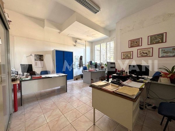 locale commerciale in vendita a Ragusa