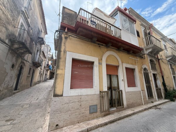 casa indipendente in vendita a Ragusa in zona Ragusa Centro