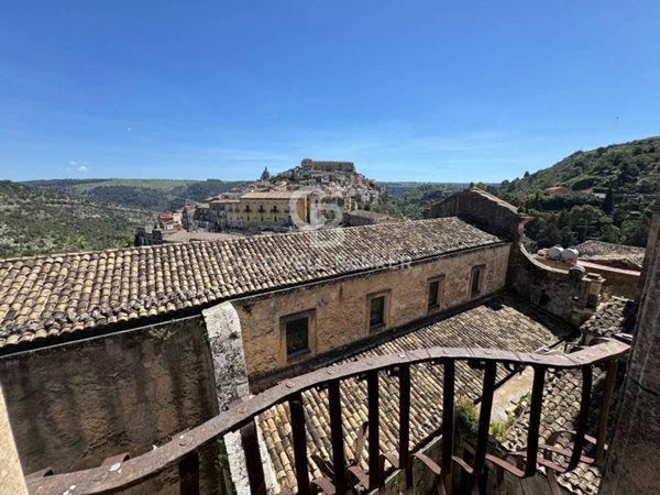 casa indipendente in vendita a Ragusa in zona Ibla