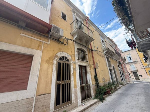 casa indipendente in vendita a Ragusa in zona Ibla