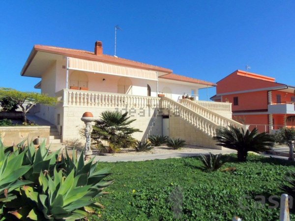 casa indipendente in vendita a Ragusa in zona Marina