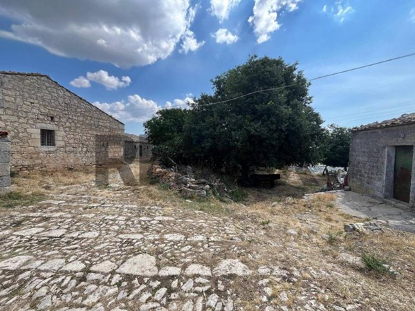 casa indipendente in vendita a Ragusa in zona L'Annunziata