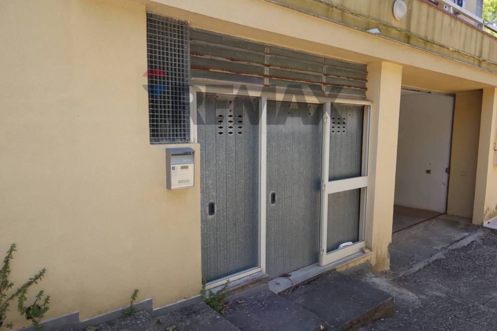 locale commerciale in vendita a Ragusa in zona L'Annunziata