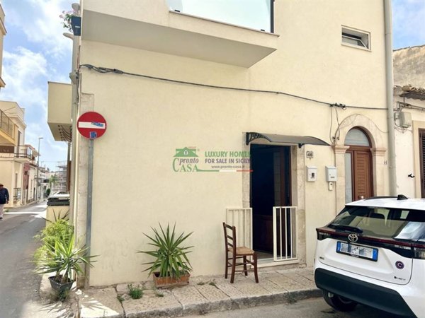 casa indipendente in vendita a Ragusa in zona Marina