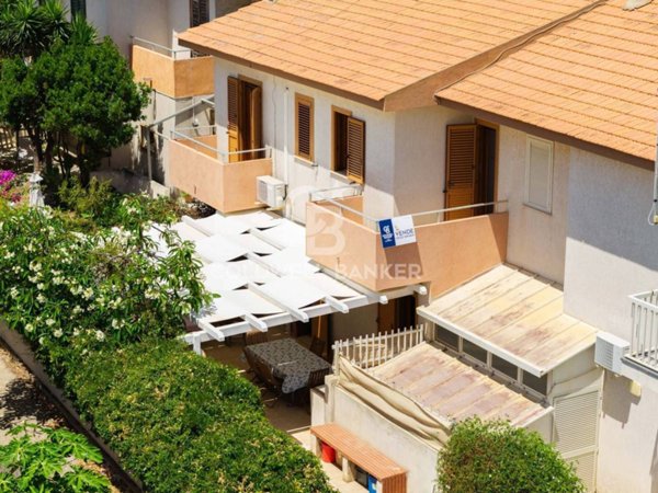 casa indipendente in vendita a Ragusa in zona Marina