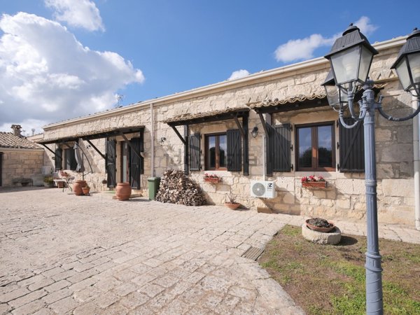 casa indipendente in vendita a Ragusa in zona L'Annunziata
