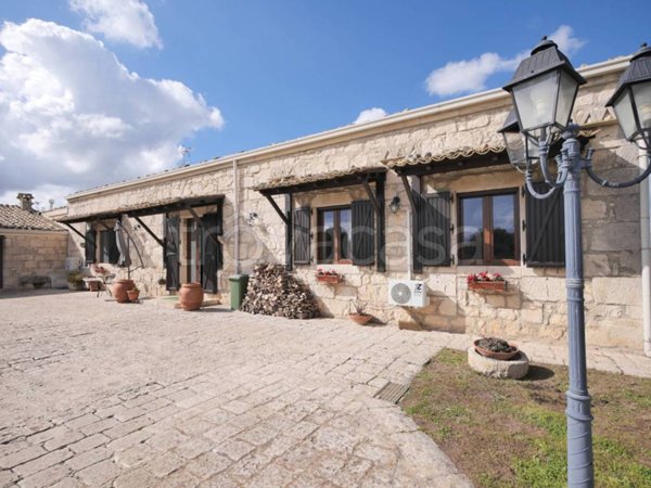 casa indipendente in vendita a Ragusa