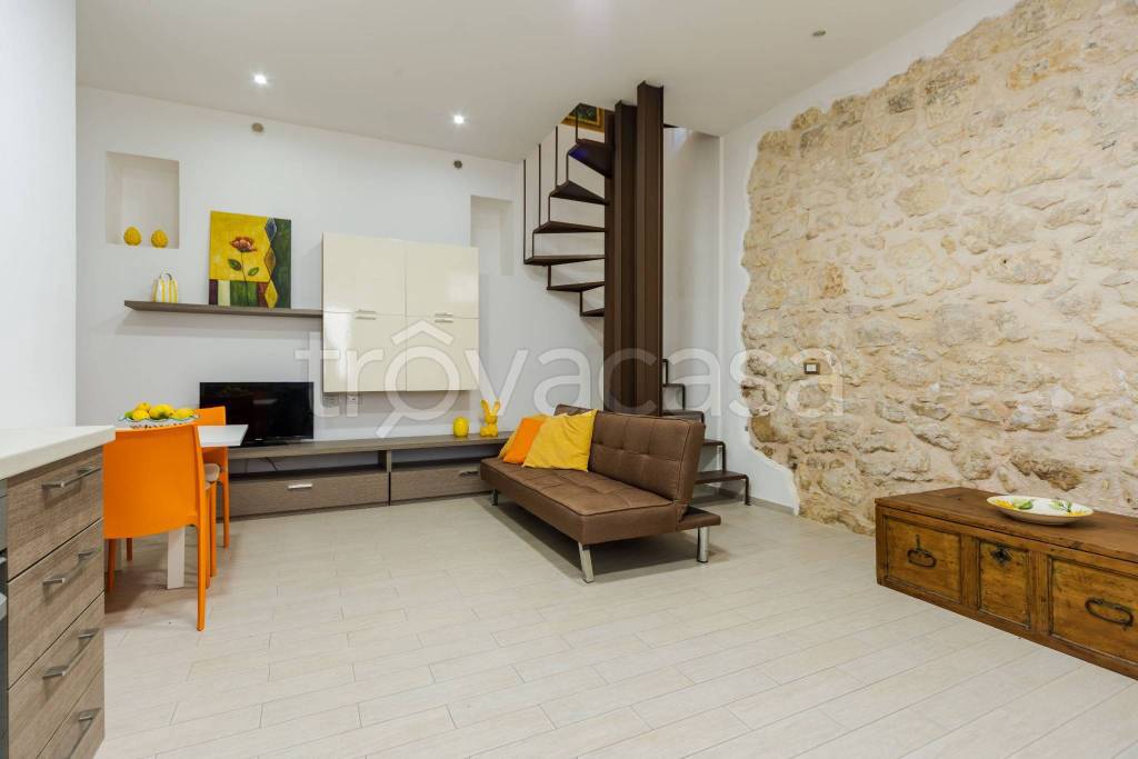 casa indipendente in vendita a Ragusa in zona Ragusa Centro