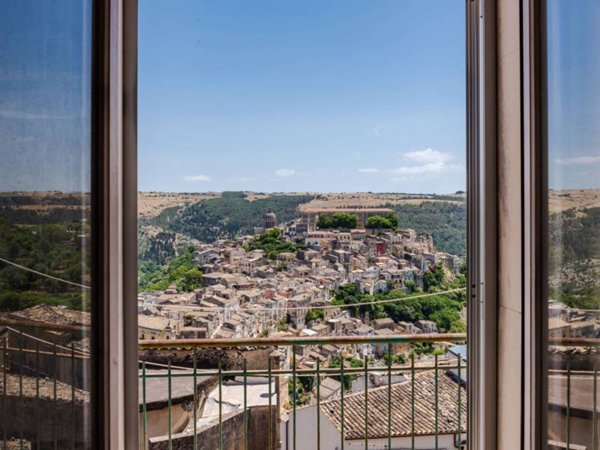 casa indipendente in vendita a Ragusa in zona Ibla