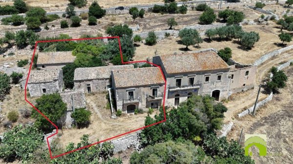 casa indipendente in vendita a Ragusa