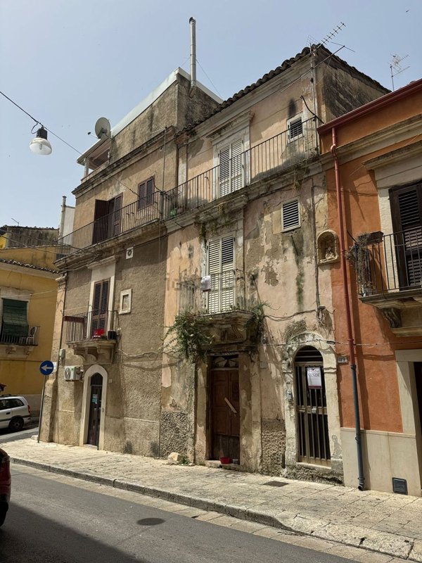 appartamento in vendita a Ragusa in zona Ragusa Centro