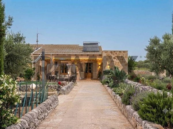 casa indipendente in vendita a Ragusa in zona Donnafugata