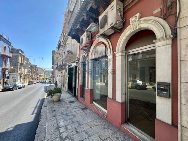locale commerciale in vendita a Ragusa in zona Ragusa Centro