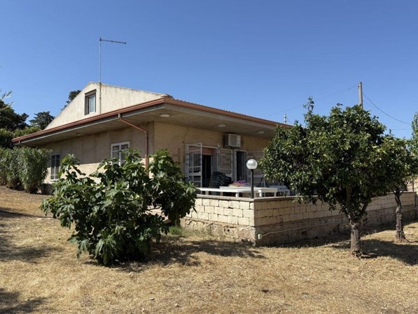 casa indipendente in vendita a Ragusa