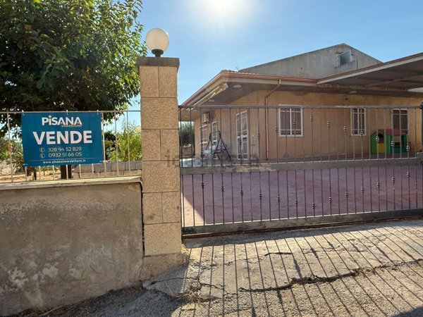 casa indipendente in vendita a Ragusa