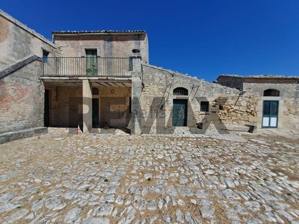 casa indipendente in vendita a Ragusa
