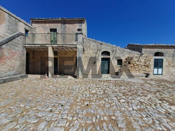 casa indipendente in vendita a Ragusa