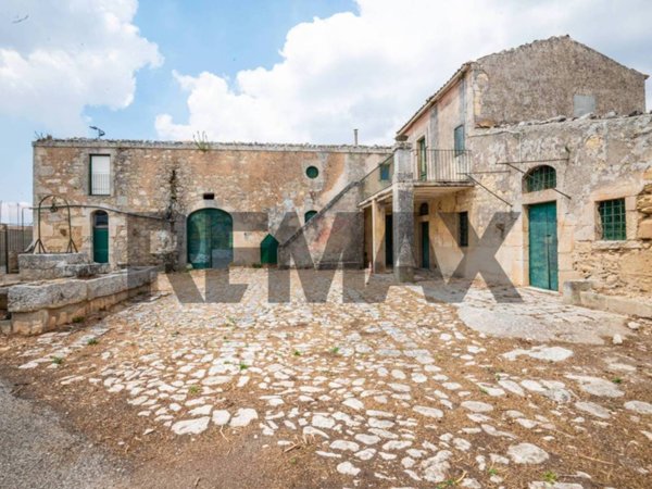 casa indipendente in vendita a Ragusa