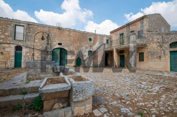 casa indipendente in vendita a Ragusa