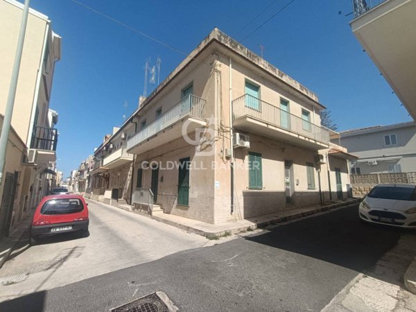 casa indipendente in vendita a Ragusa in zona Marina