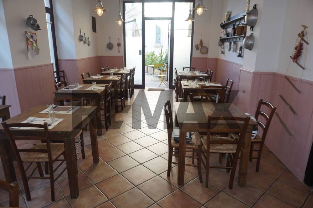 negozio in vendita a Ragusa in zona Ragusa Centro