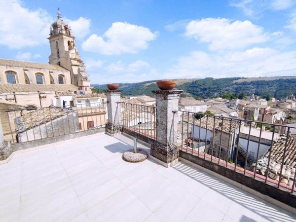 casa indipendente in vendita a Ragusa in zona Ibla